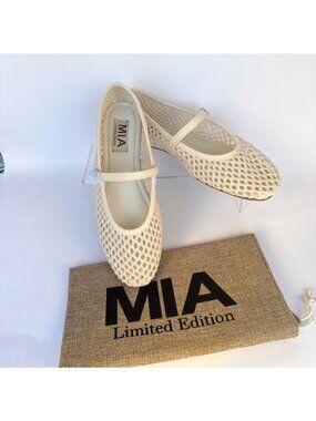 MIA Kora Mary Janes Natural Ivory Flats Size 7